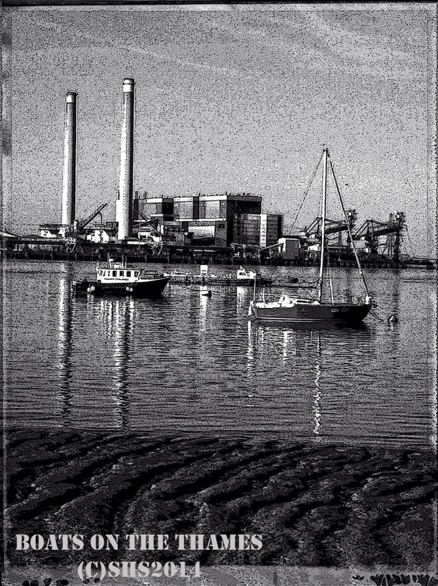 Black and White photograph of the thames by susan sheldon Nolen