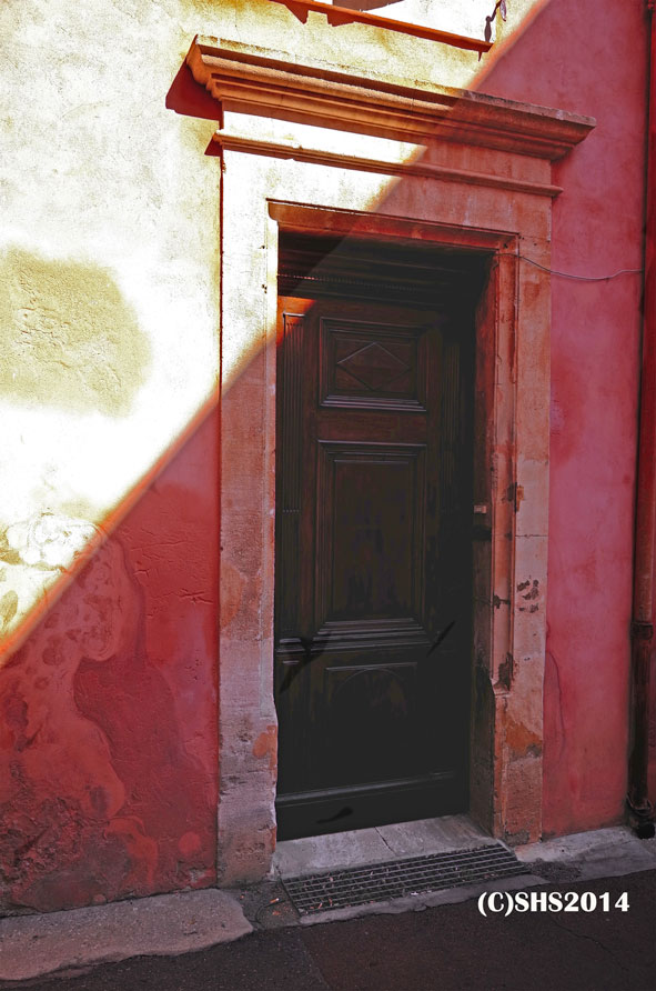 Susan Sheldon's photo of a door in the sunshine in Roussillon France
